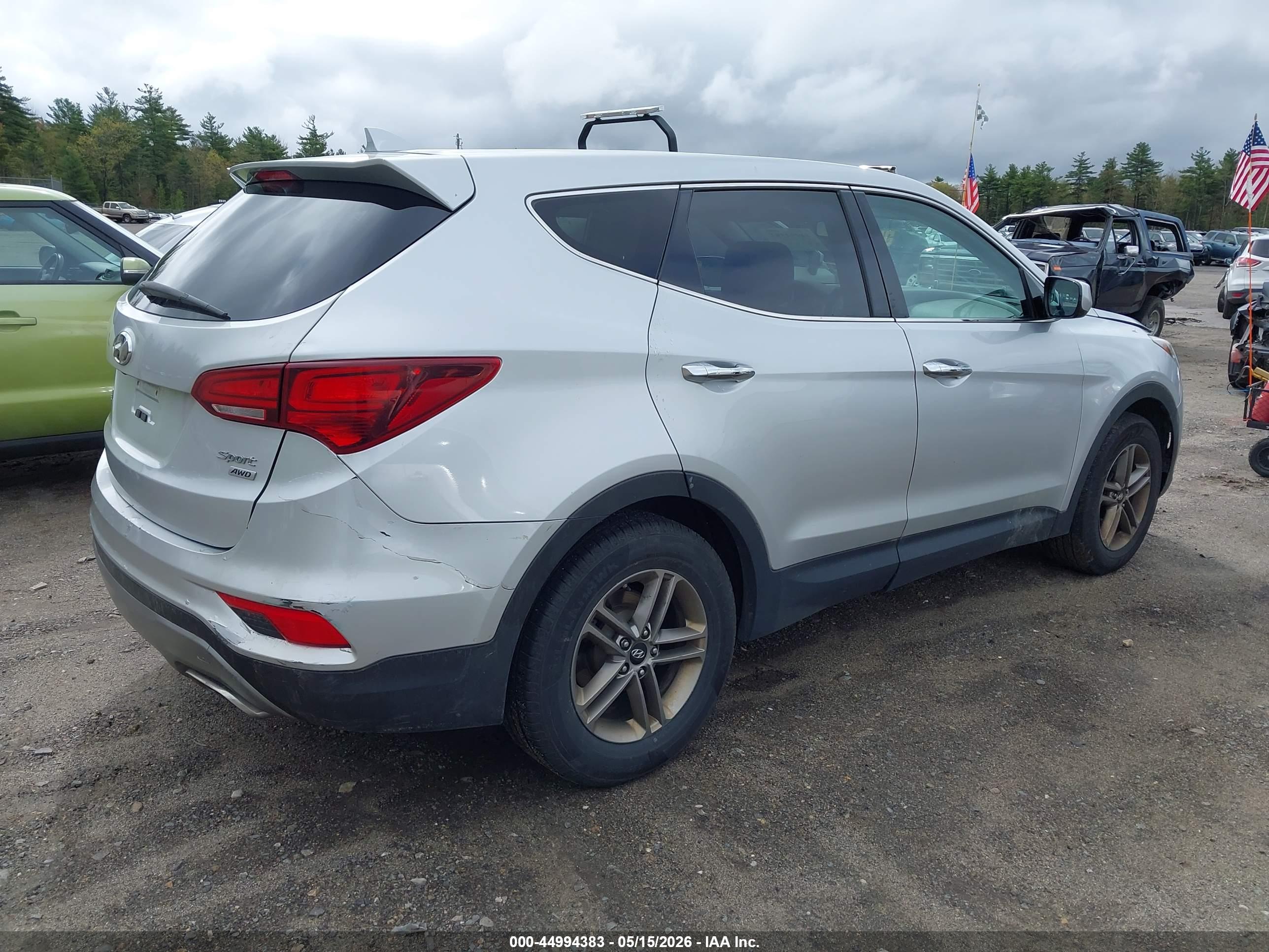 2017 HYUNDAI Santa Fe — VIN 5XYZTDLB3HG438407 — photo 4